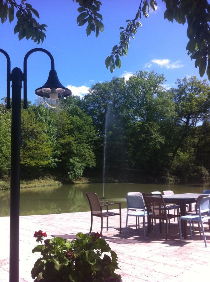 Chateau Marieville Bonneuil-Matours Exterior photo